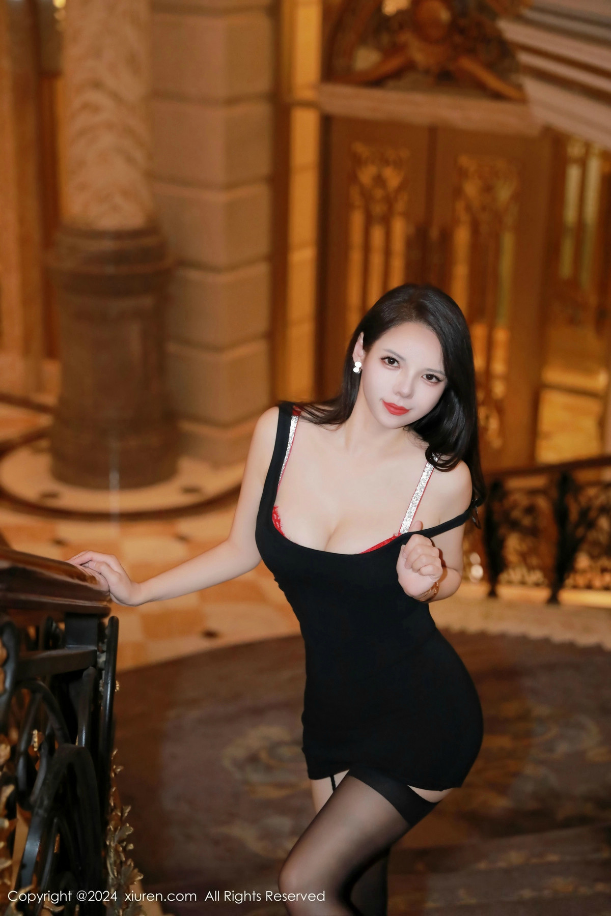 [秀人网] 2024.12.25 No.9655 大美妞儿 黑丝美腿  第8张
