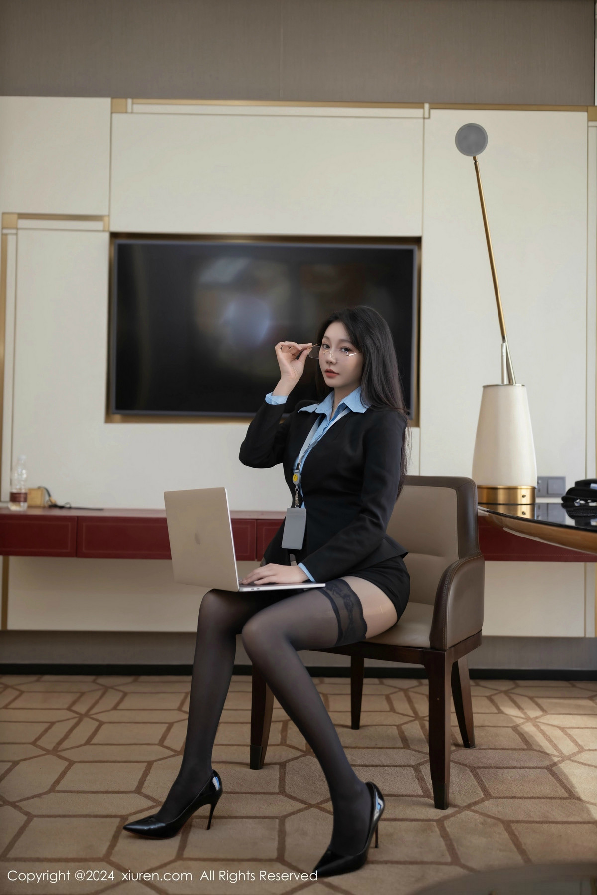 [秀人网] 2024.11.19 No.9469 安然anran 黑丝美腿  第7张
