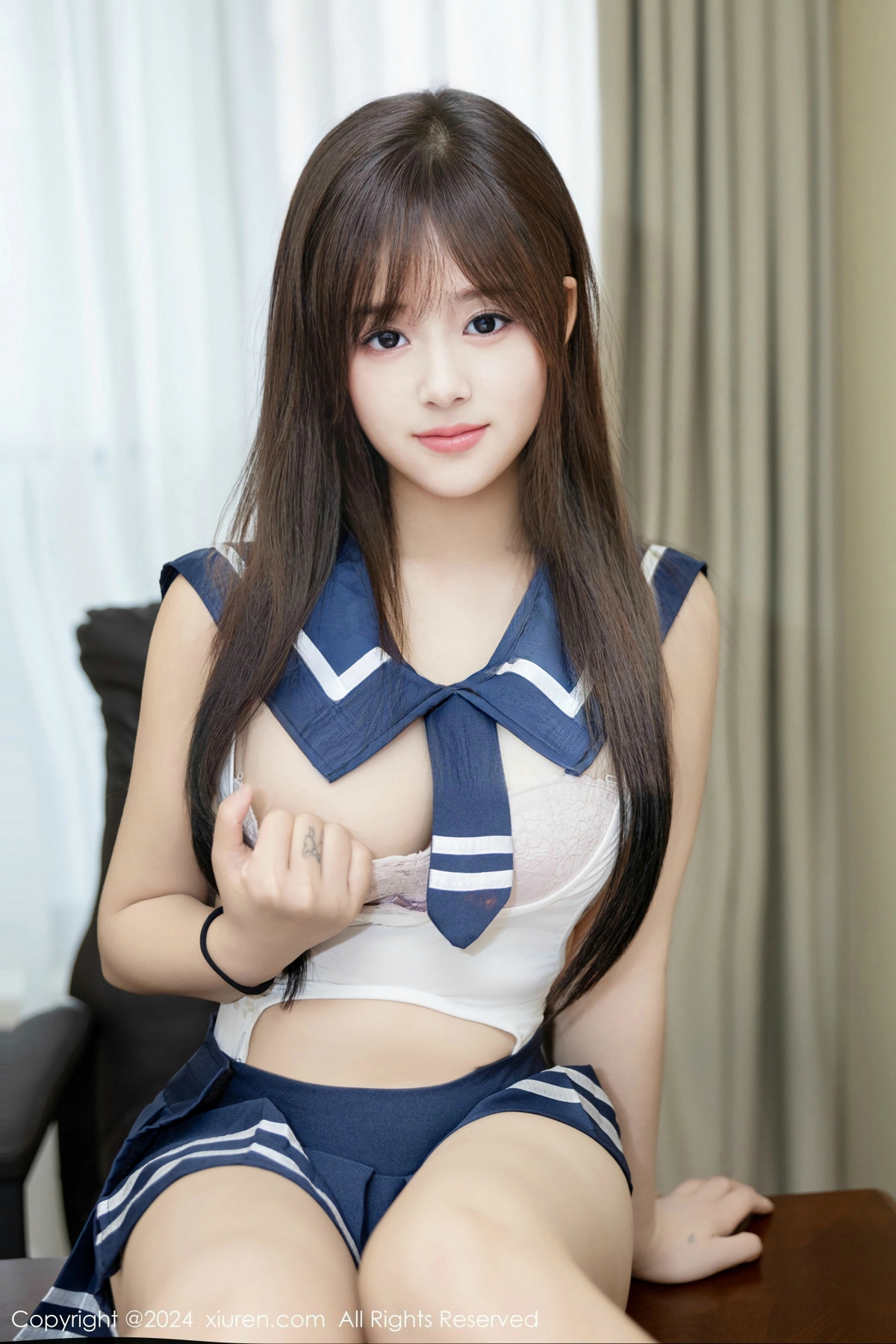 [秀人网] 2024.11.28 No.9514 叶初雪 制服美臀  第7张