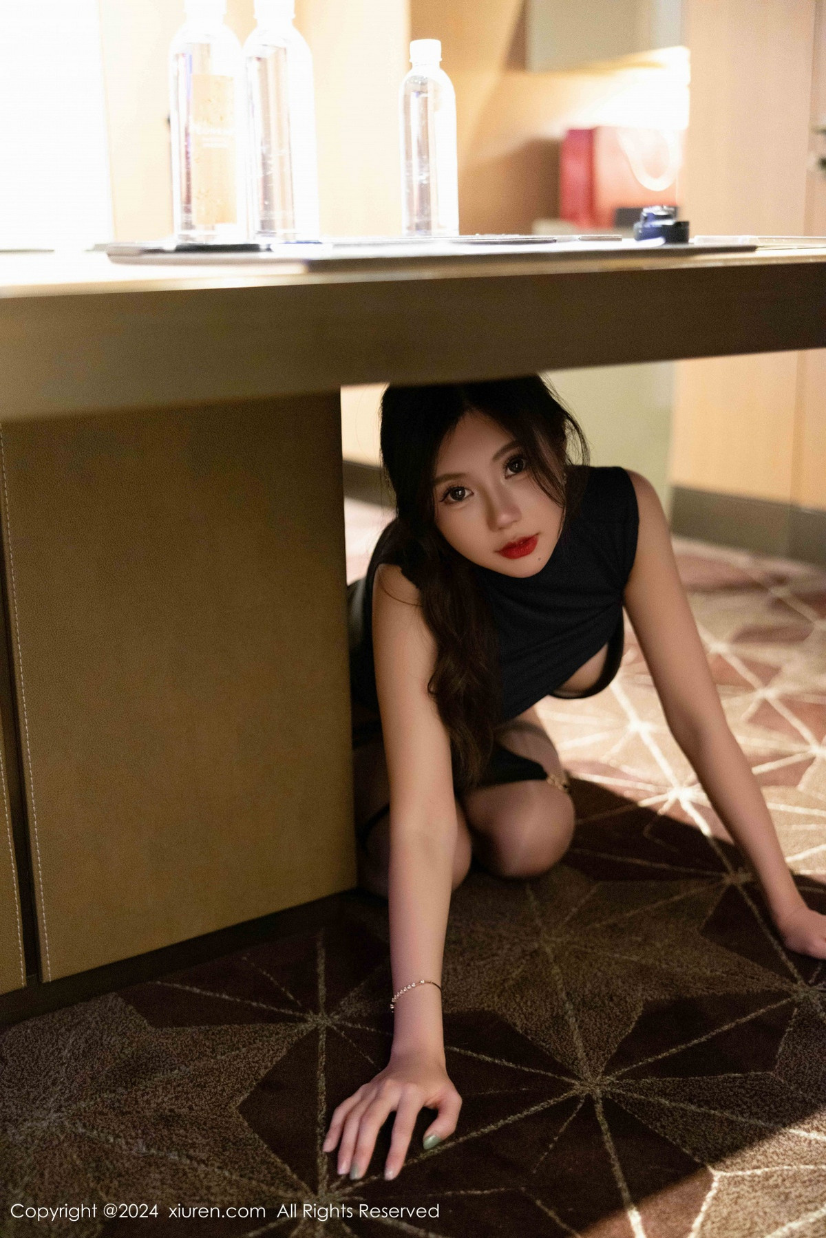 [秀人网] 2024.12.06 No.9560 绮里嘉ula 黑丝美腿  第96张