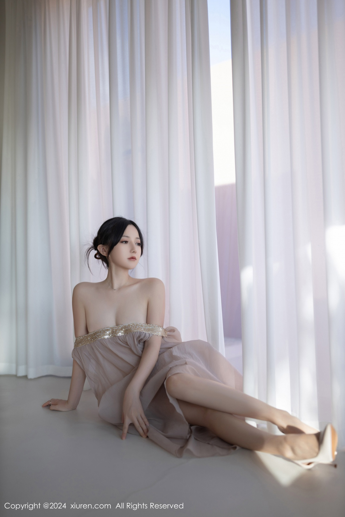 [秀人网] 2024.11.22 No.9492 鱼子酱Fish 美腿性感  第66张