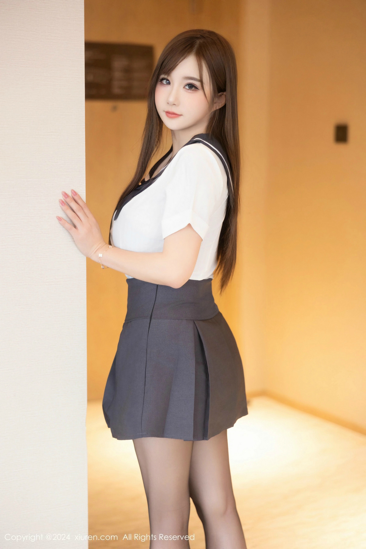 [秀人网] 2024.12.26 No.9663 小肉肉咪 黑丝美腿  第3张