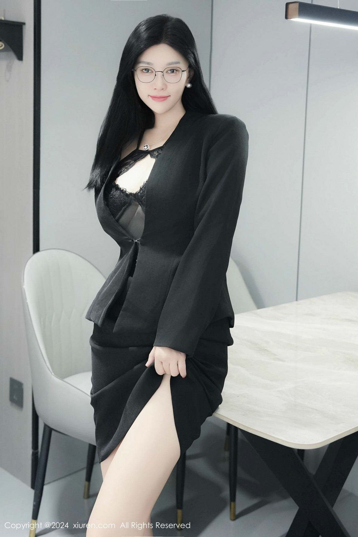 [秀人网] 2024.12.23 No.9639 雅茹老师 黑丝美臀  第8张