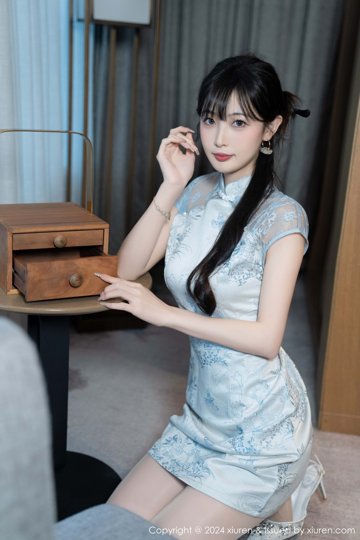 [秀人网] 2024.11.22 No.9487 林星阑 旗袍美腿  第13张