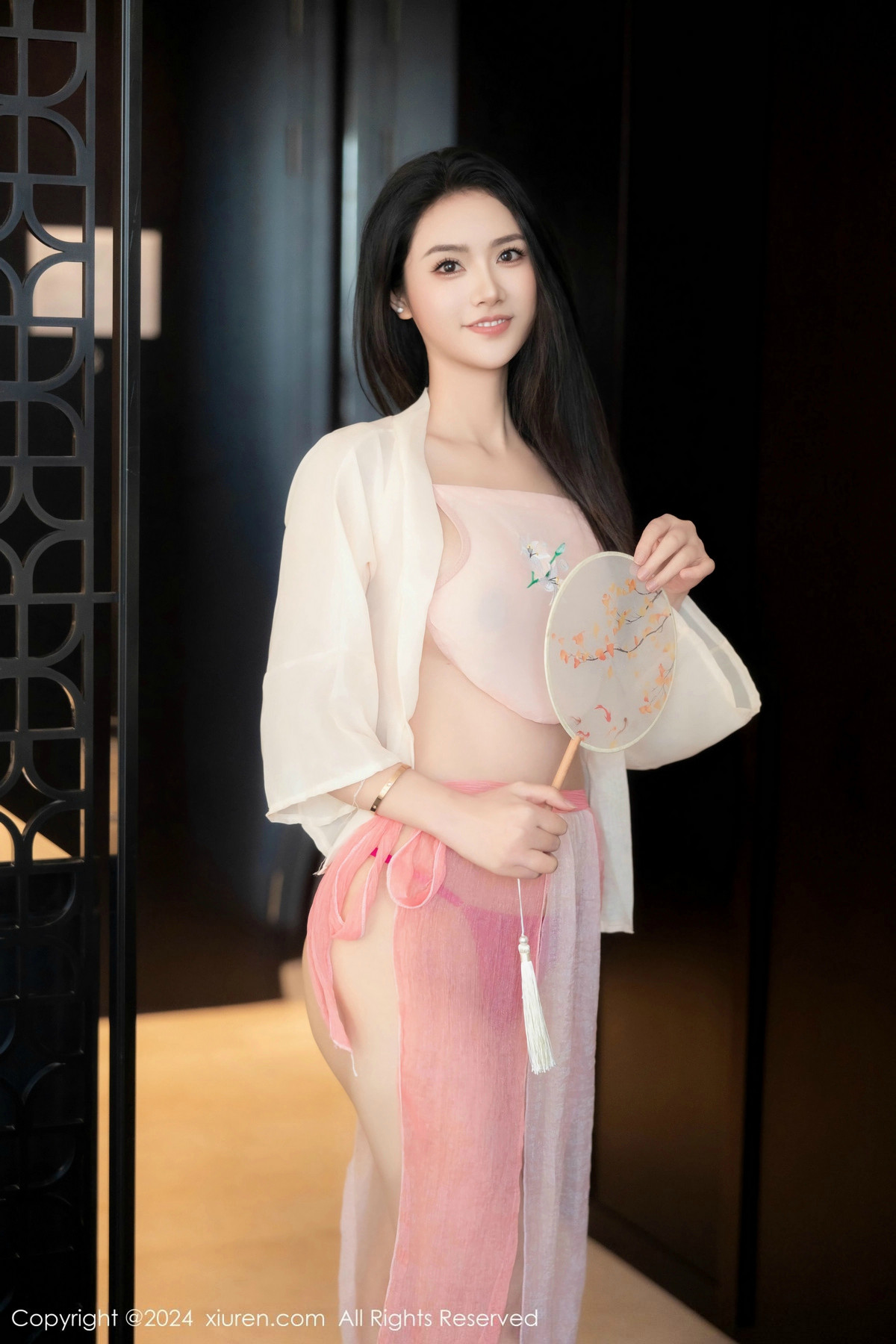 [秀人网] 2024.12.03 No.9542 方子萱 古装美腿