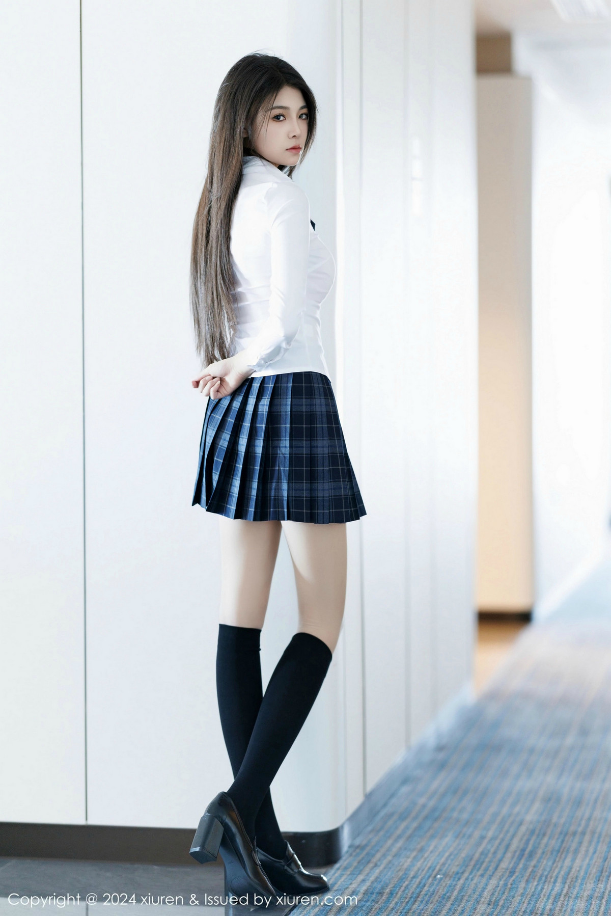 [秀人网] 2024.12.30 No.9682 初梦瑶 短裙美腿  第2张