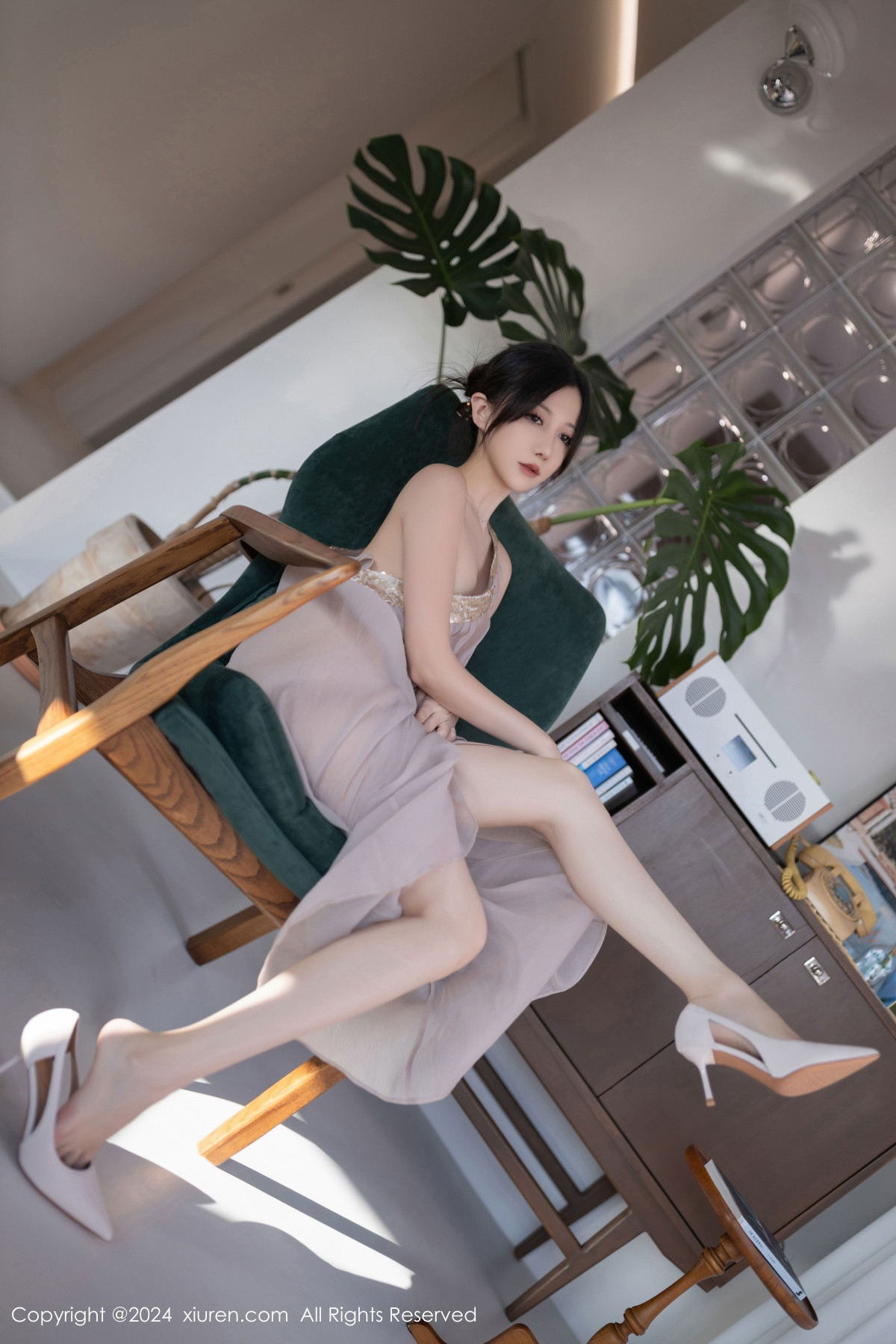 [秀人网] 2024.11.22 No.9492 鱼子酱Fish 美腿性感  第55张